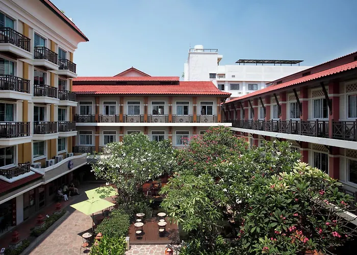 Rambuttri Village Plaza